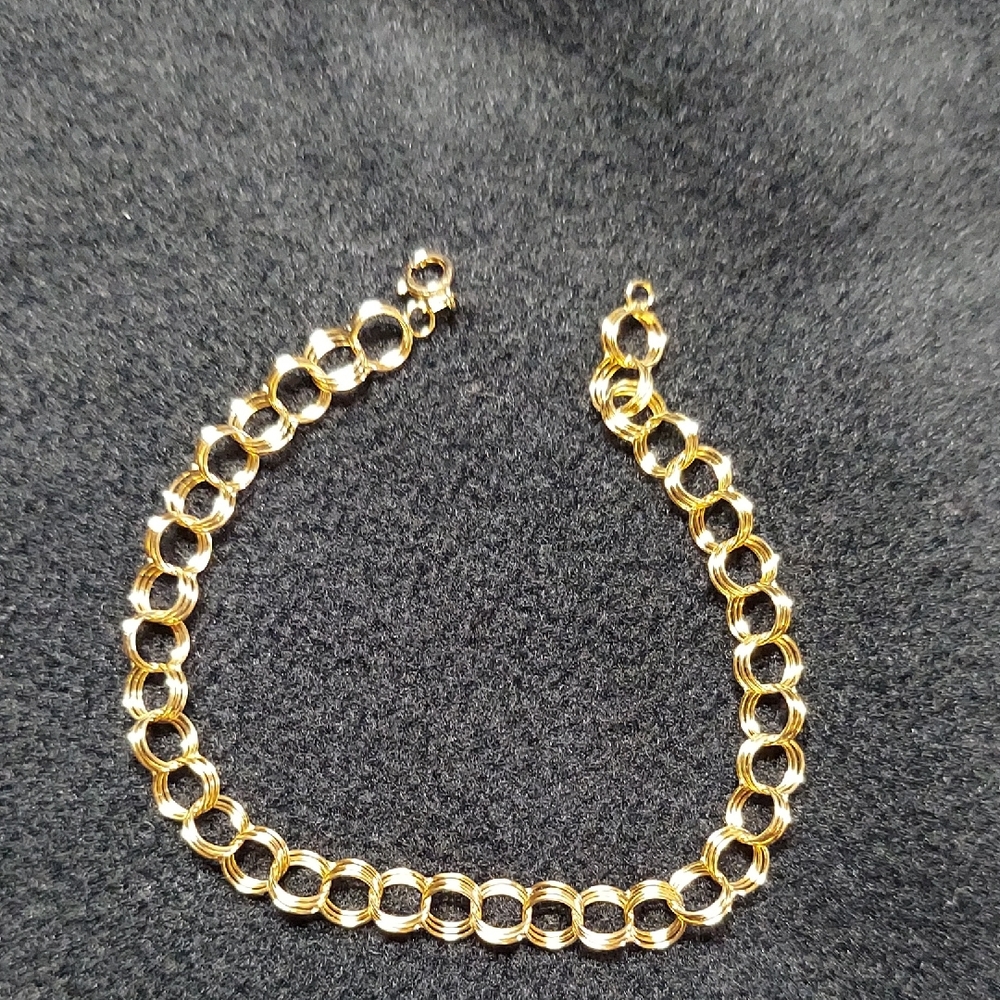 Elegant Gold Chain Bracelet